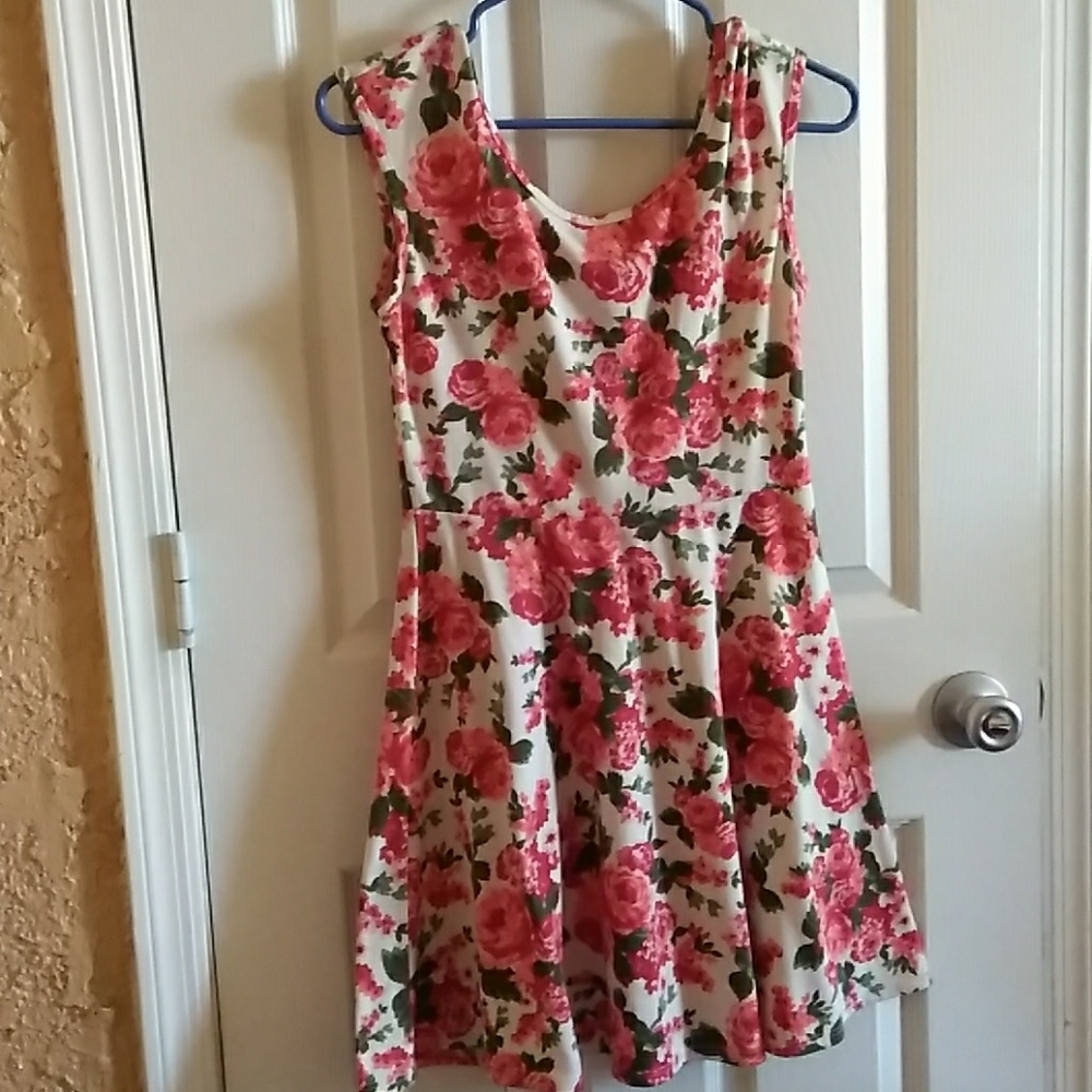 Dress - Picture 2 of 4
